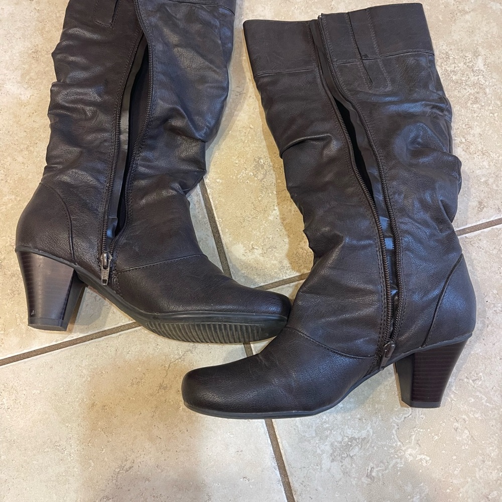 New Direction brown boot